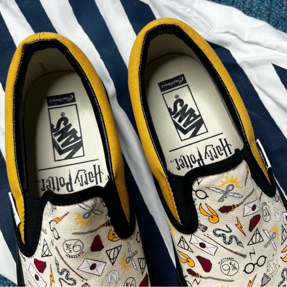 RARE Vans x Harry Potter Custom Slip On Sneakers Limited Edition Hufflepuff - Picture 5 of 10